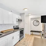 Spacious Waikiki Condo 1 Block From Beach With Full Kitchen And Free Parking