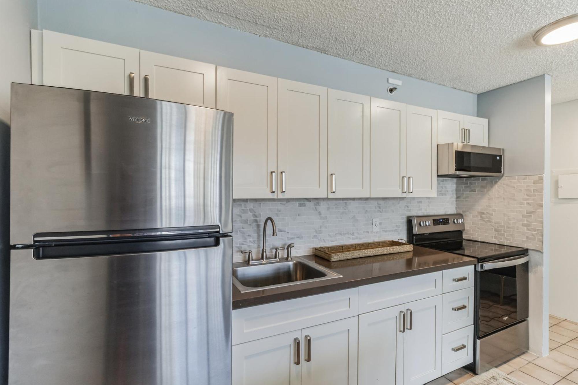 Apartment Spacious Waikiki 1 Block From With Full Kitchen And Free Parking Honolulu