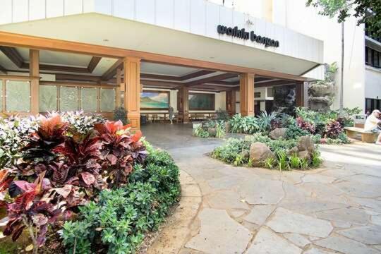 Spacious Waikiki 1 Block From With Full Kitchen And Free Parking Apartment
