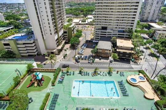 Spacious Waikiki 1 Block From With Full Kitchen And Free Parking Honolulu