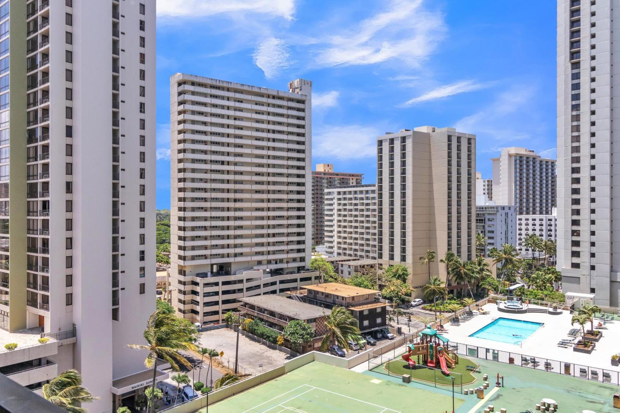 Spacious Waikiki 1 Block From With Full Kitchen And Free Parking Apartment